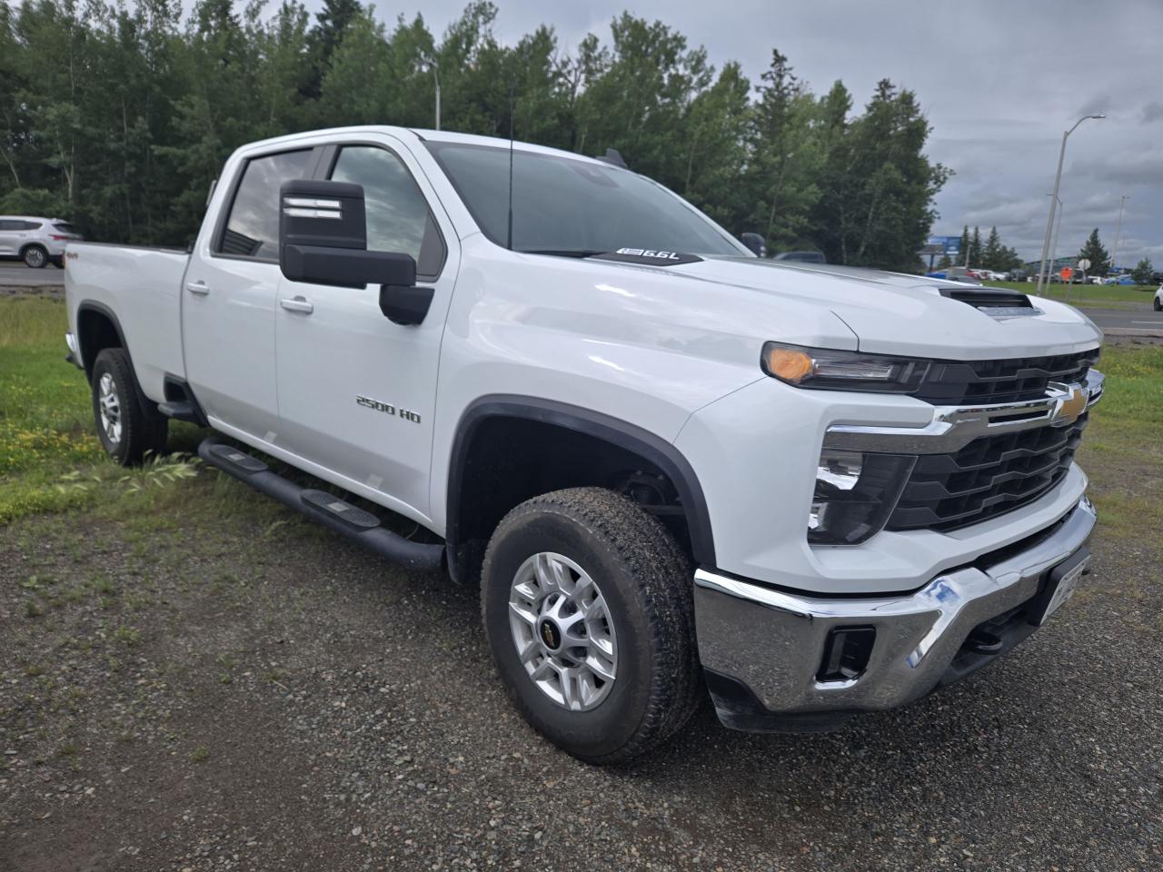 Used 2024 Chevrolet Silverado 2500 LT for sale in Thunder Bay, ON