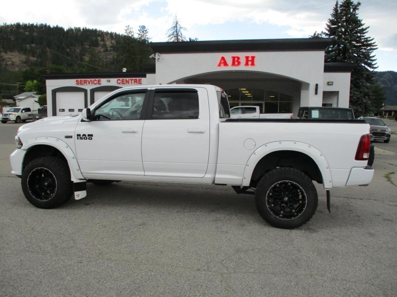2017 RAM 1500 SPORT CREW CAB 4X4 Photo2