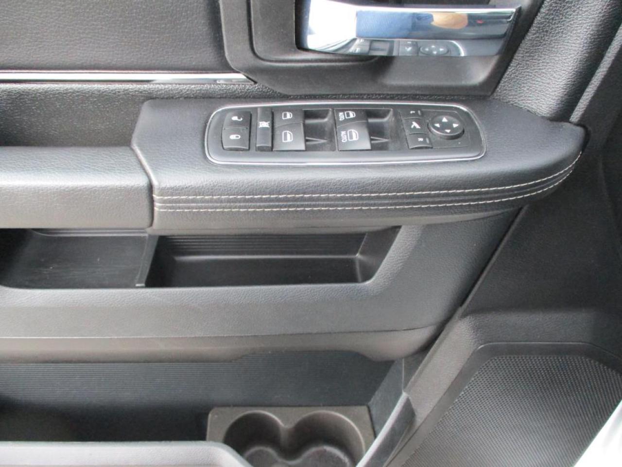 2017 RAM 1500 SPORT CREW CAB 4X4 Photo8