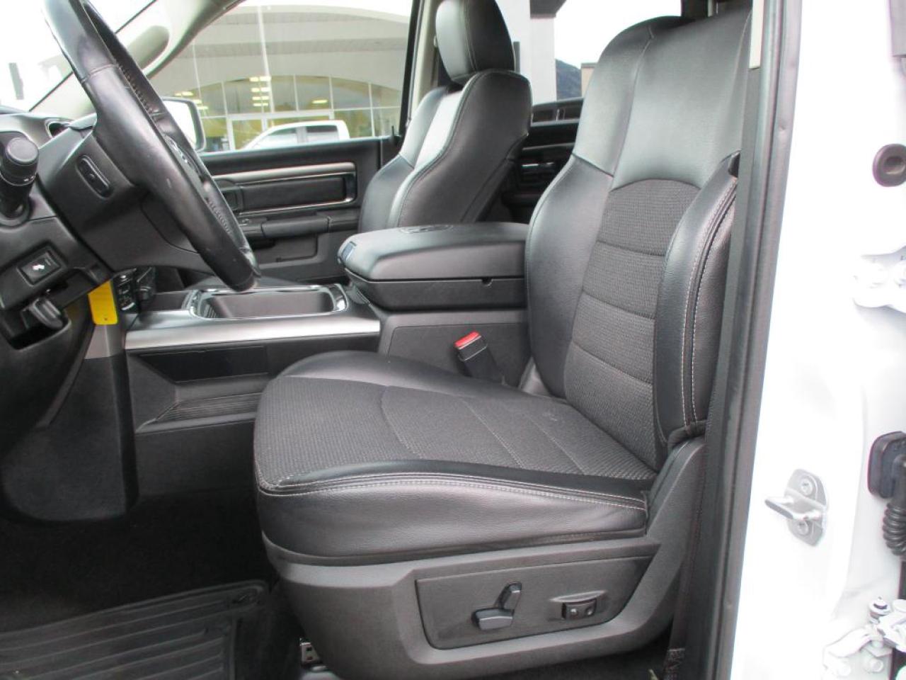 2017 RAM 1500 SPORT CREW CAB 4X4 Photo10