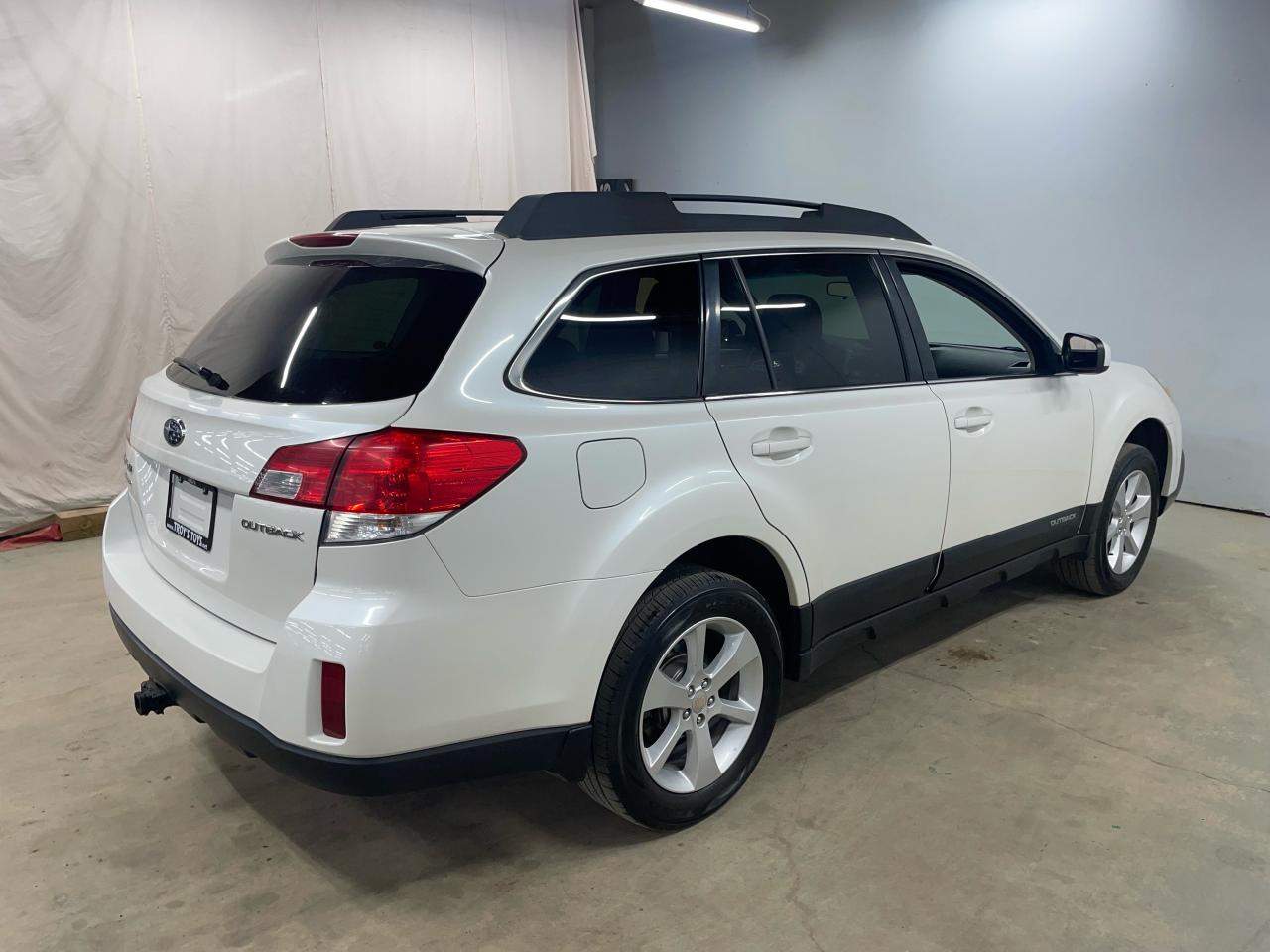 2014 Subaru Outback 4dr Wgn H4 Auto 2.5i Premium Photo27