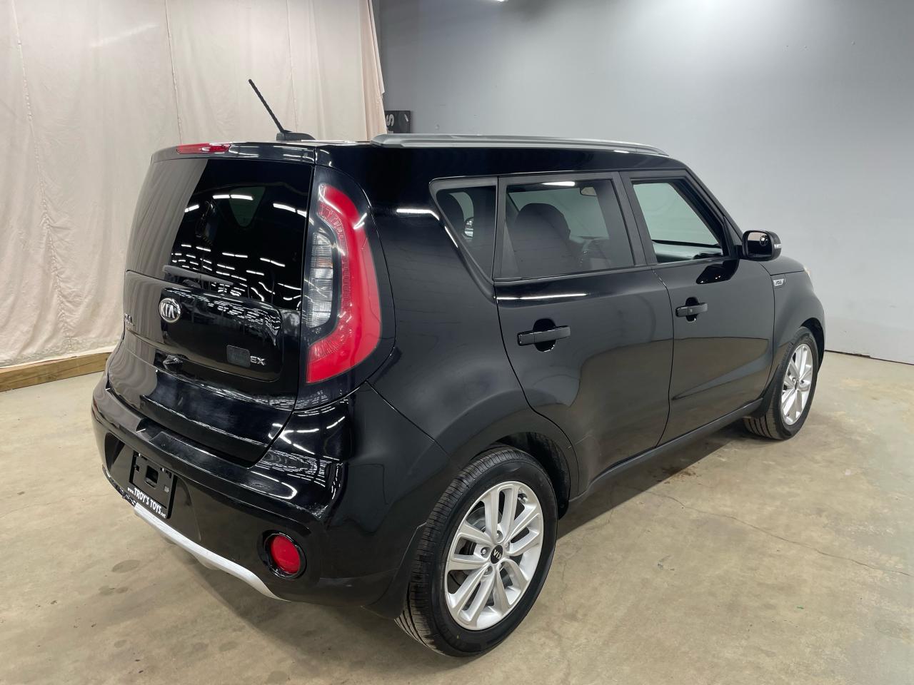 2017 Kia Soul EX Photo7