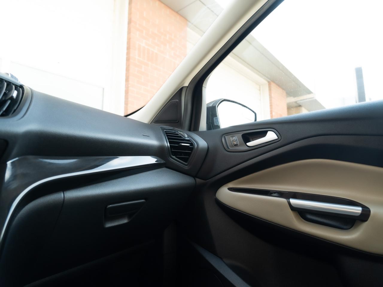 2019 Ford Escape SEL - Photo #16