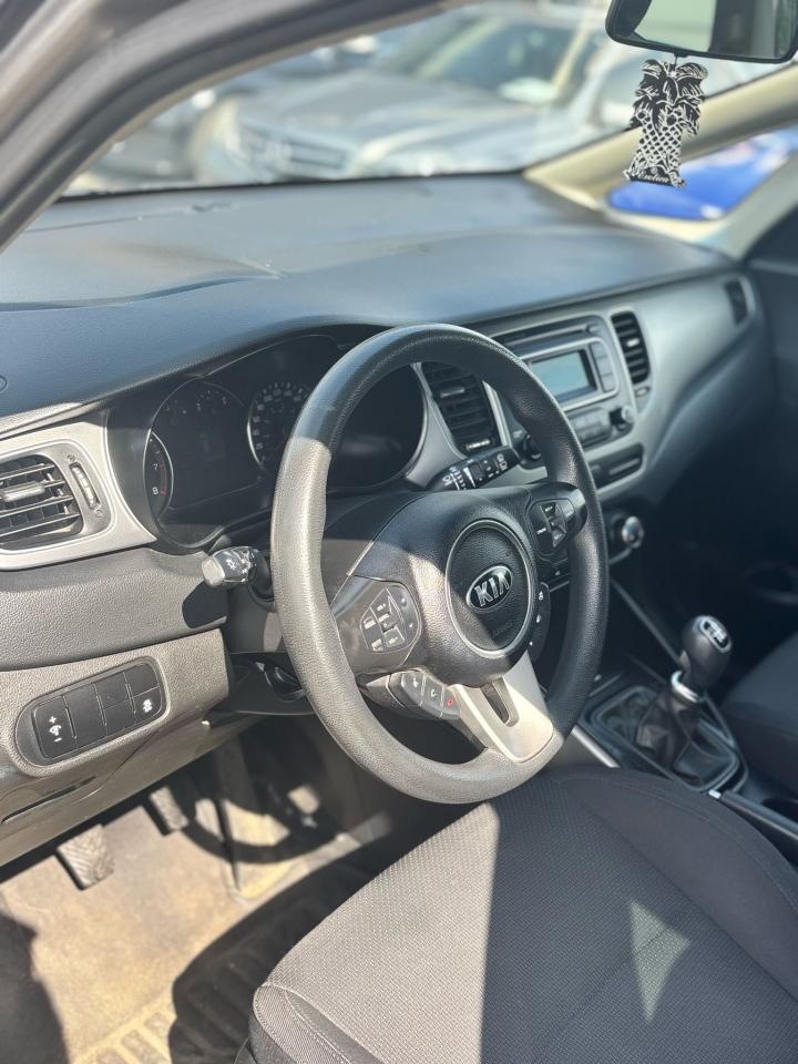 2014 Kia Rondo LX - Photo #8