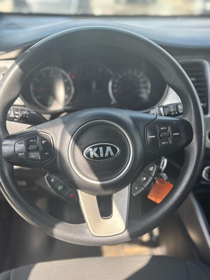 2014 Kia Rondo LX - Photo #6