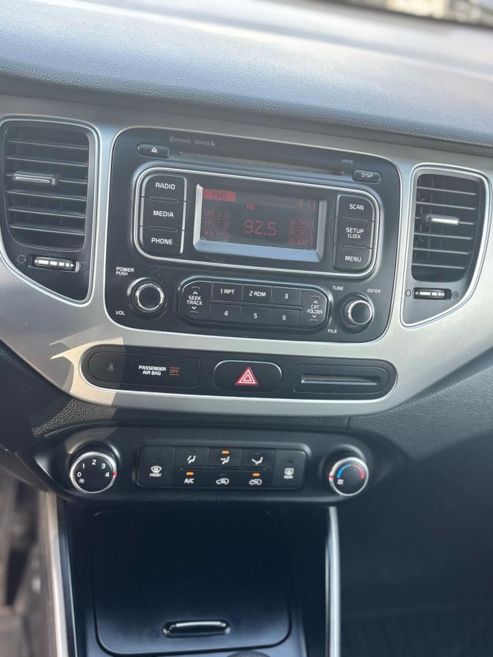 2014 Kia Rondo LX - Photo #11