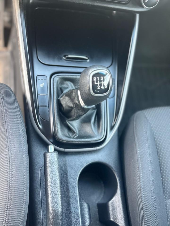 2014 Kia Rondo LX - Photo #10