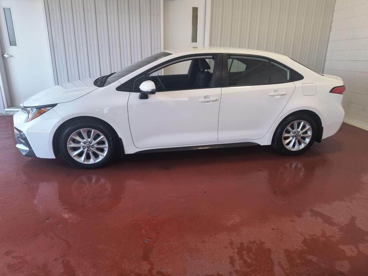 2020 Toyota Corolla SE Photo0