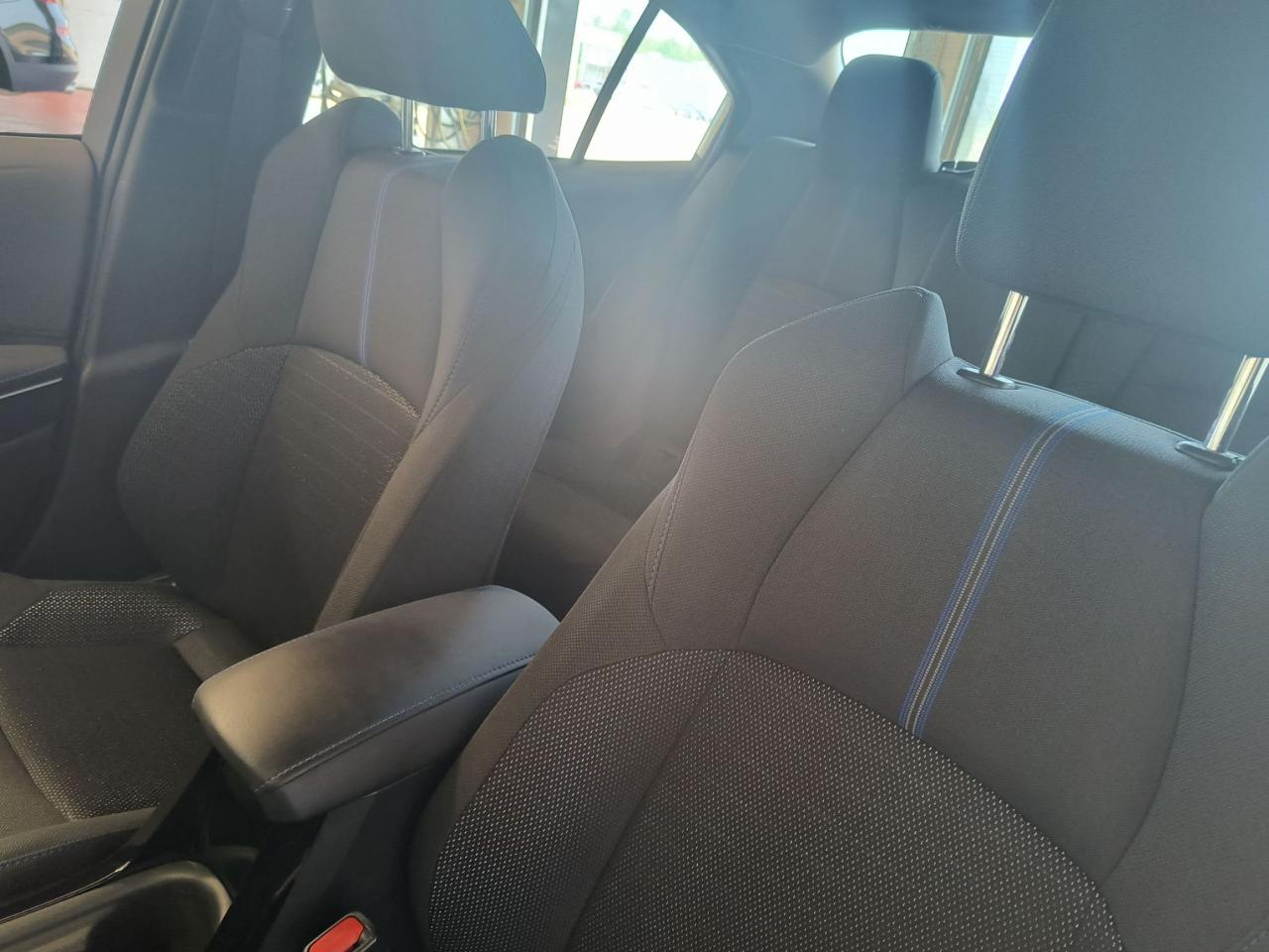 2020 Toyota Corolla SE Photo0