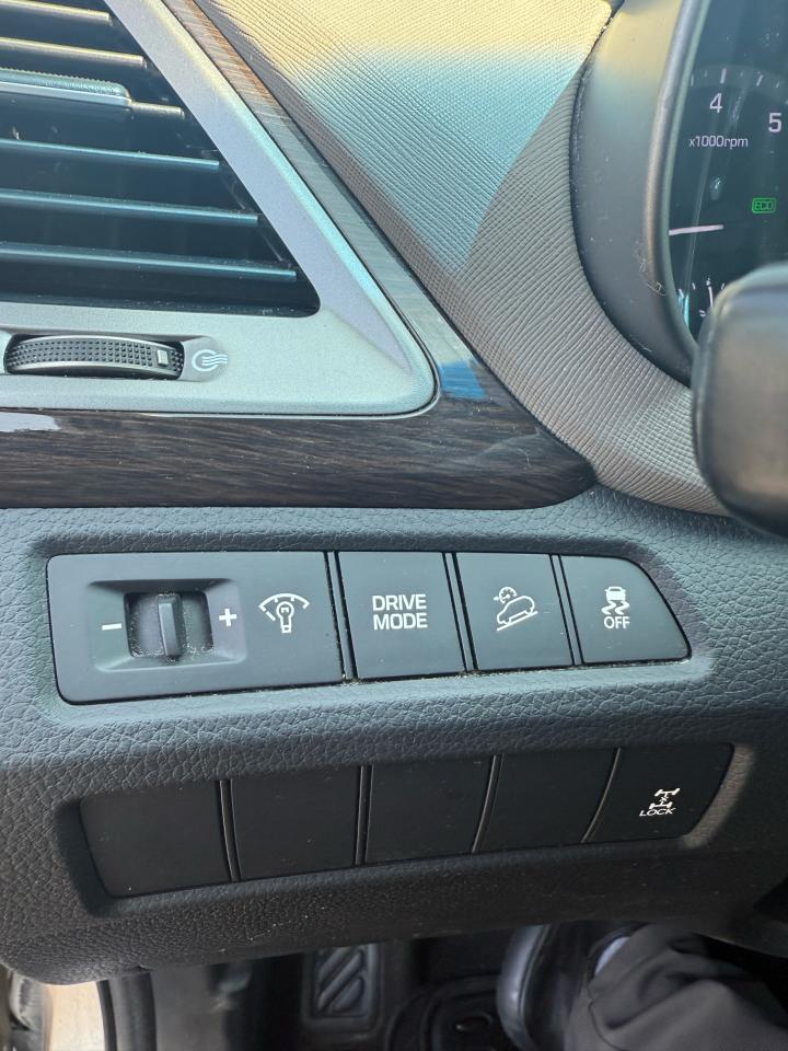 2018 Hyundai Santa Fe Sport 2.4L AWD SPORT Photo21