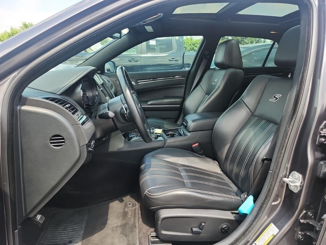 2018 Chrysler 300 300S Photo3