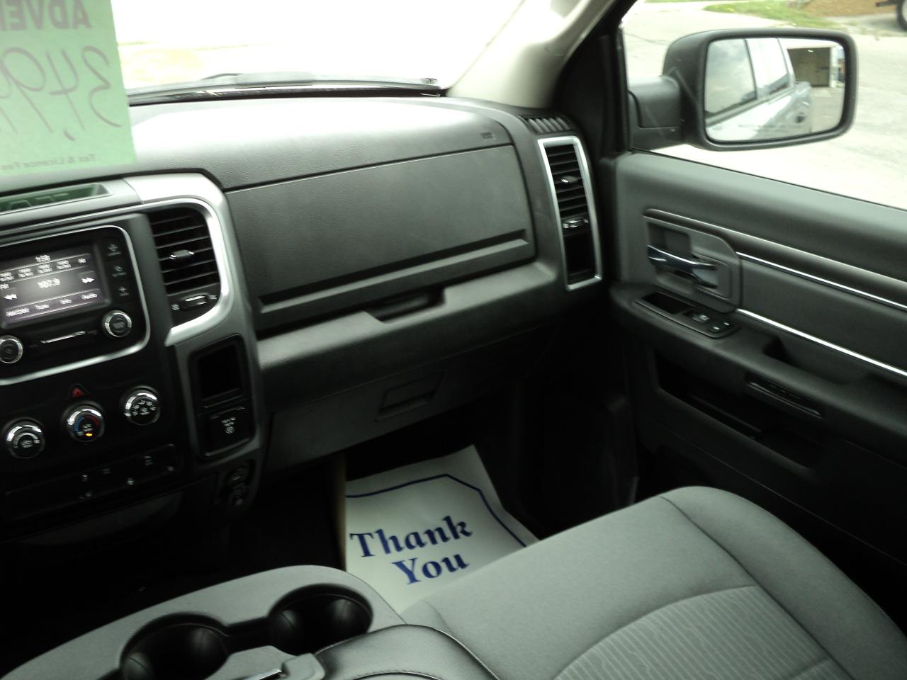 2022 RAM 1500 Classic SLT CrewCab 4x4 3.6L6cyl 5'7"Box HeatedSeats - Photo #17
