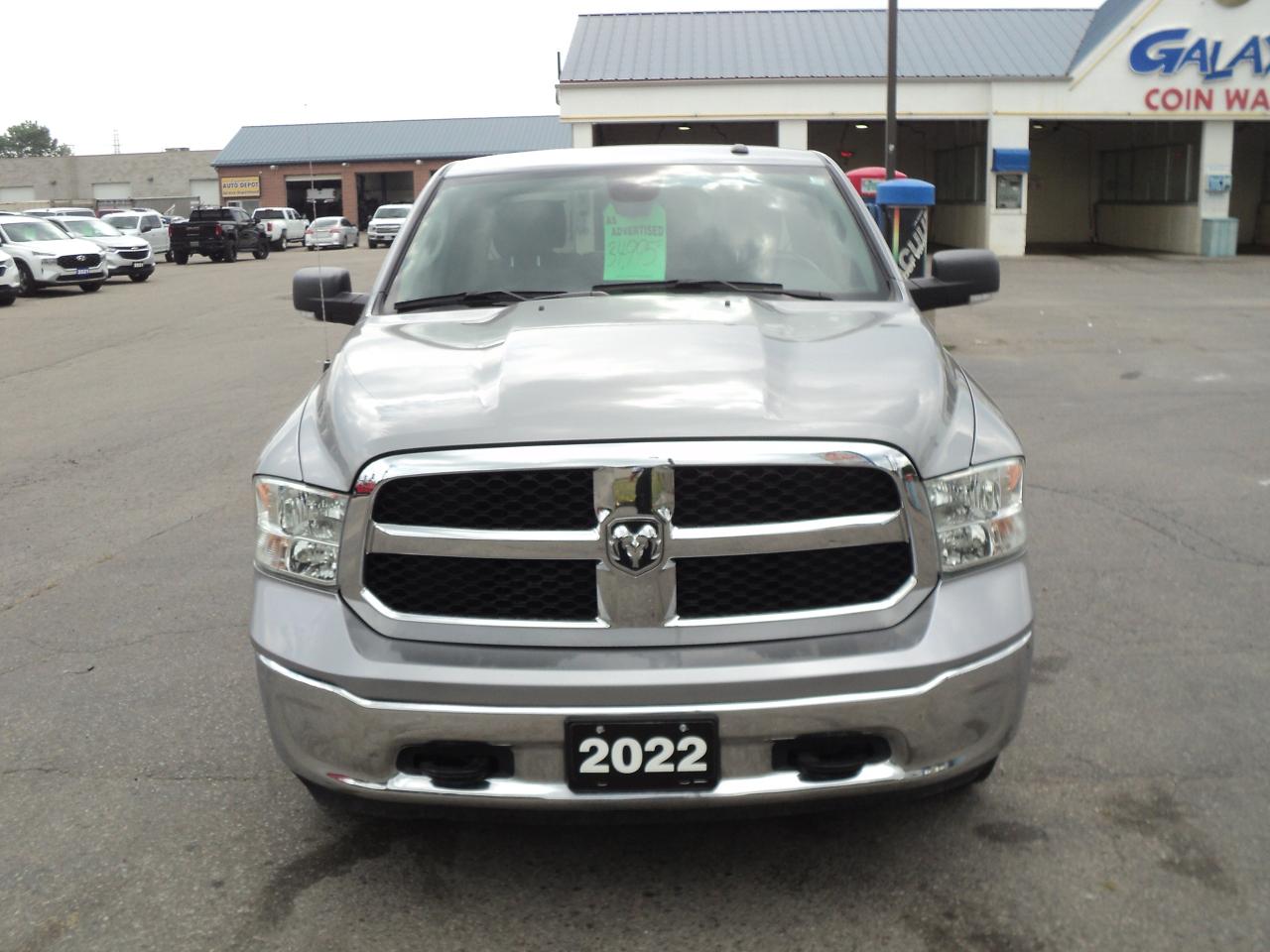 2022 RAM 1500 Classic SLT CrewCab 4x4 3.6L6cyl 5'7"Box HeatedSeats Photo3