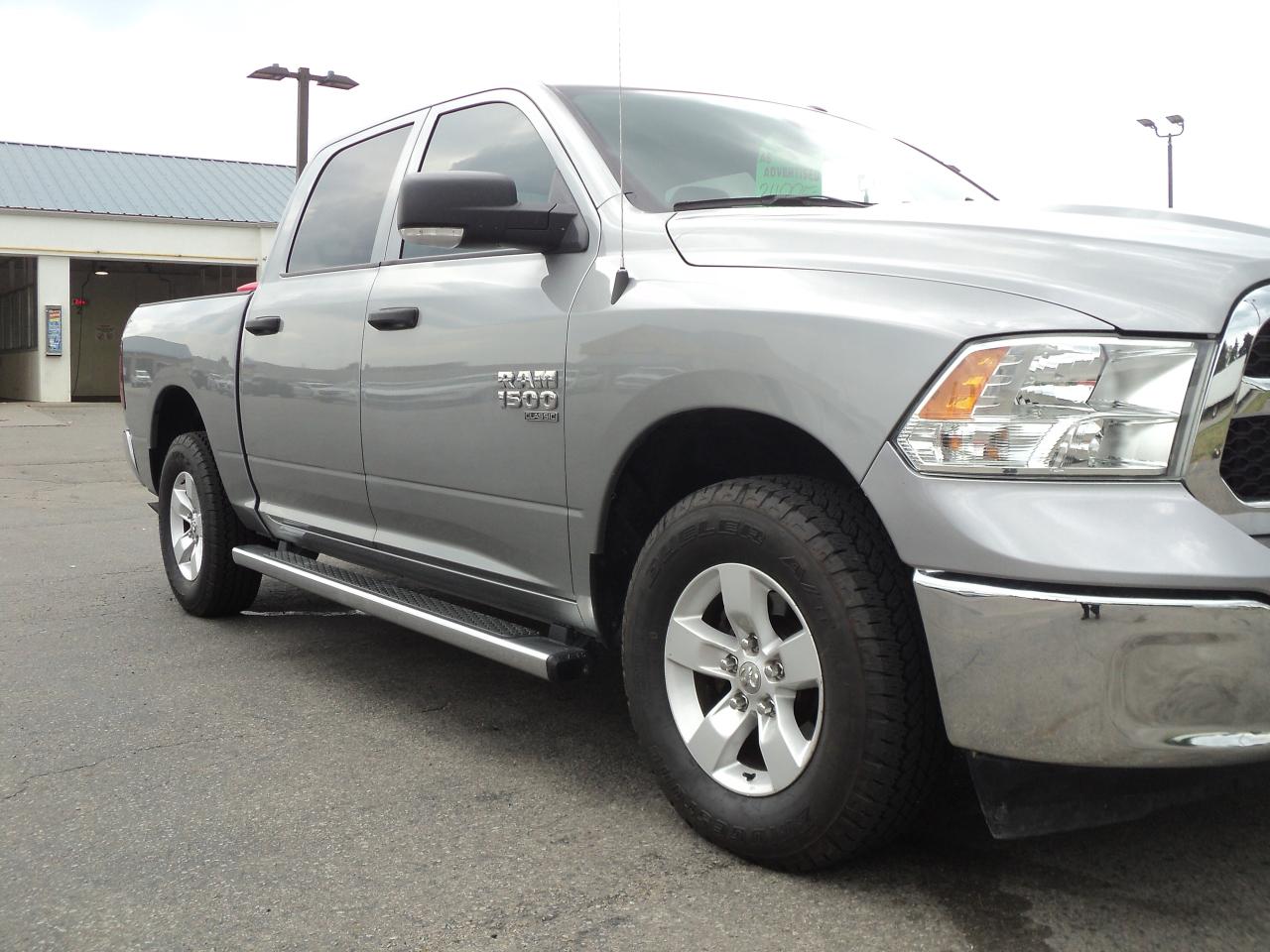 2022 RAM 1500 Classic SLT CrewCab 4x4 3.6L6cyl 5'7"Box HeatedSeats - Photo #23