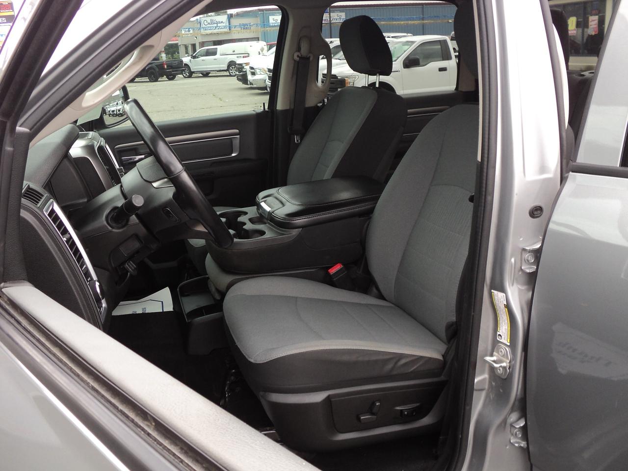 2022 RAM 1500 Classic SLT CrewCab 4x4 3.6L6cyl 5'7"Box HeatedSeats - Photo #12