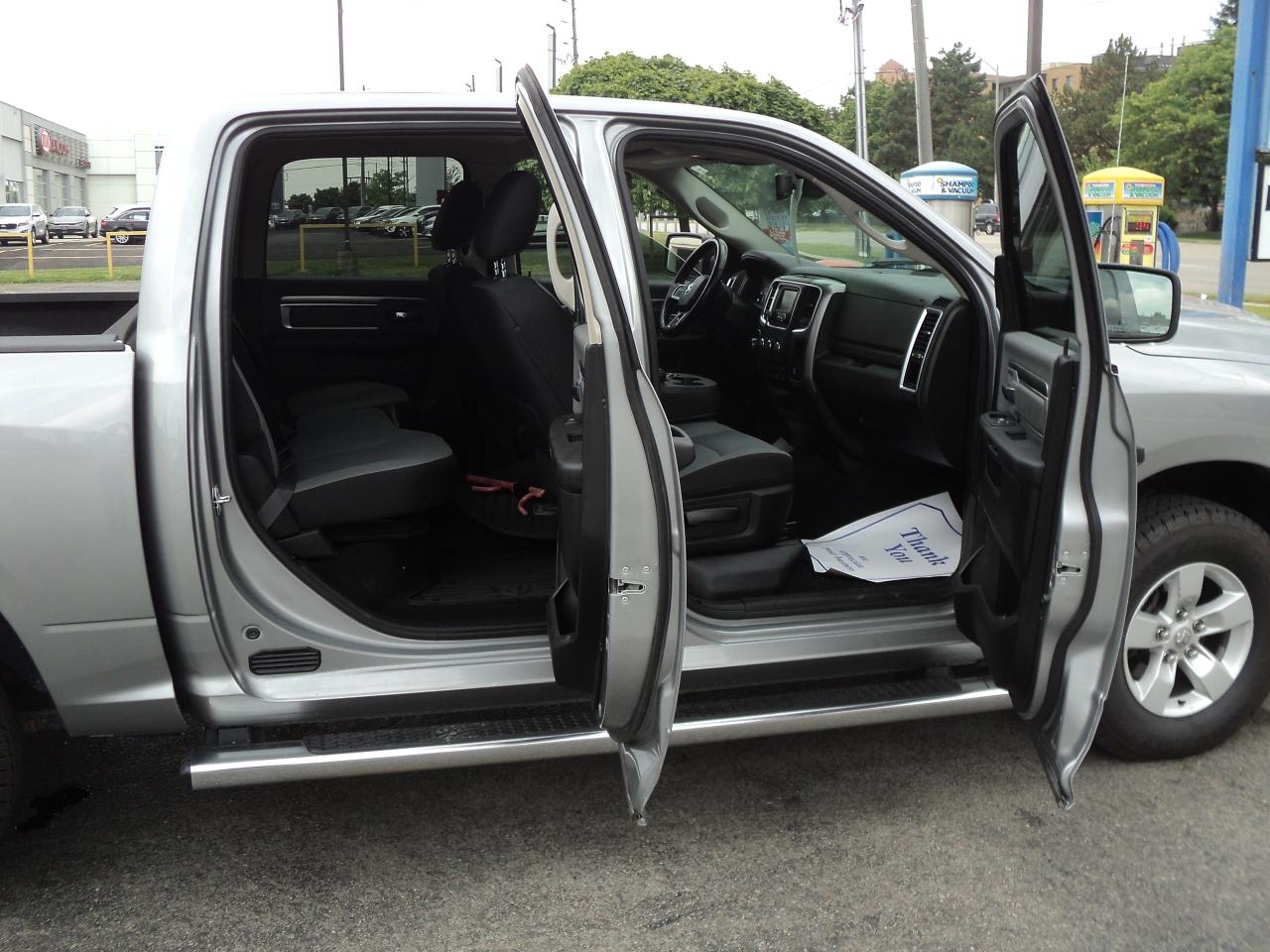 2022 RAM 1500 Classic SLT CrewCab 4x4 3.6L6cyl 5'7"Box HeatedSeats - Photo #11