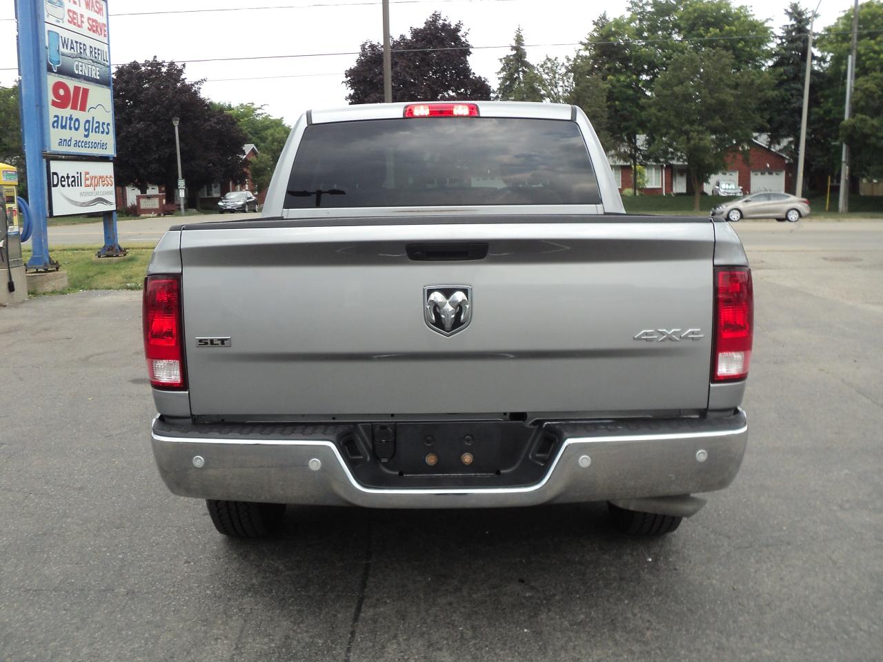 2022 RAM 1500 Classic SLT CrewCab 4x4 3.6L6cyl 5'7"Box HeatedSeats - Photo #9