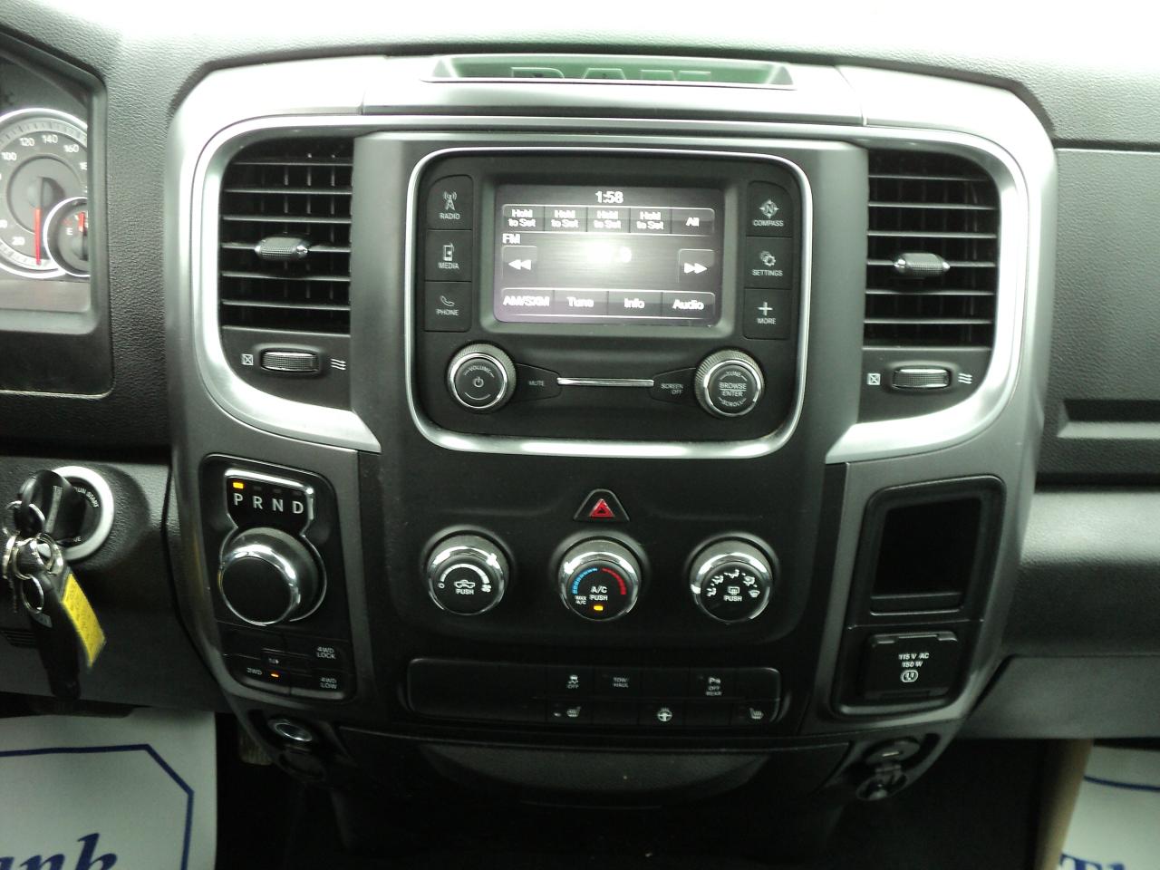 2022 RAM 1500 Classic SLT CrewCab 4x4 3.6L6cyl 5'7"Box HeatedSeats - Photo #22