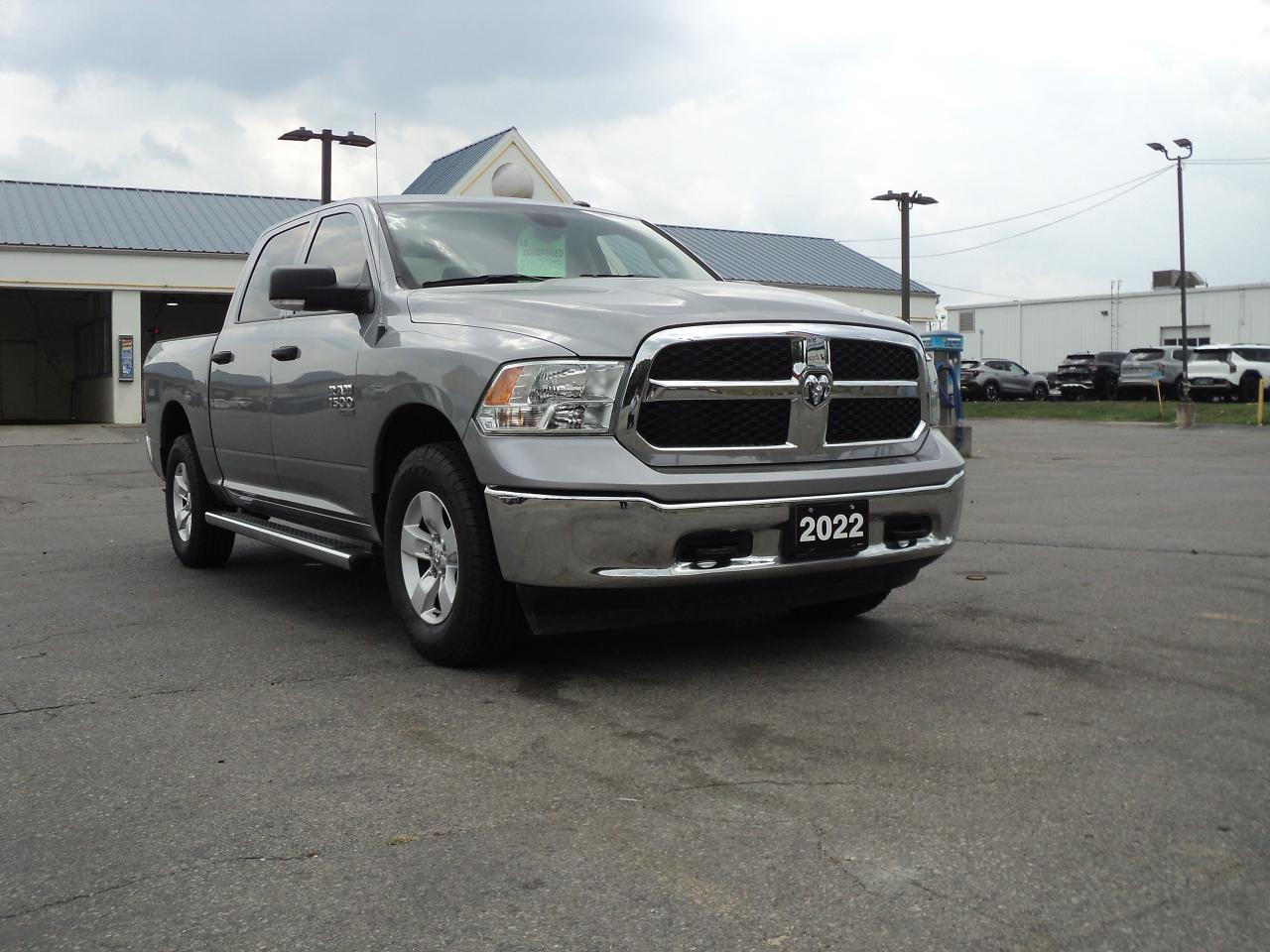 2022 RAM 1500 Classic SLT CrewCab 4x4 3.6L6cyl 5'7"Box HeatedSeats Photo4