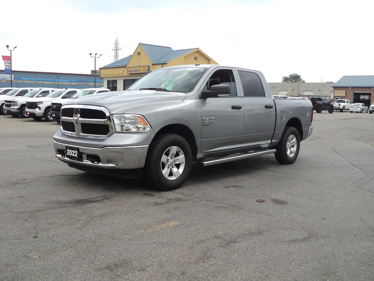 2022 RAM 1500 Classic SLT CrewCab 4x4 3.6L6cyl 5'7"Box HeatedSeats - Photo #2
