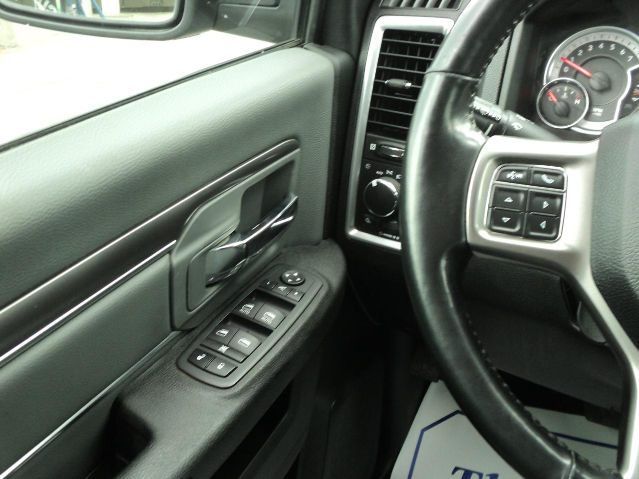 2022 RAM 1500 Classic SLT CrewCab 4x4 3.6L6cyl 5'7"Box HeatedSeats - Photo #21
