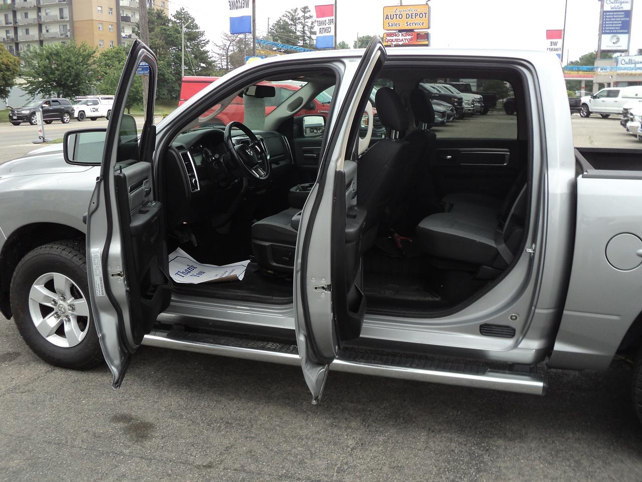 2022 RAM 1500 Classic SLT CrewCab 4x4 3.6L6cyl 5'7"Box HeatedSeats - Photo #10