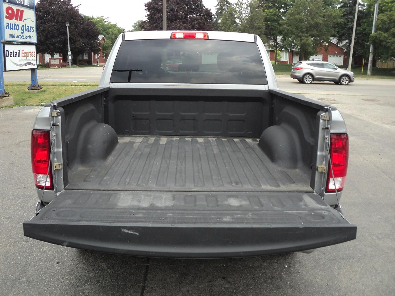 2022 RAM 1500 Classic SLT CrewCab 4x4 3.6L6cyl 5'7"Box HeatedSeats - Photo #8