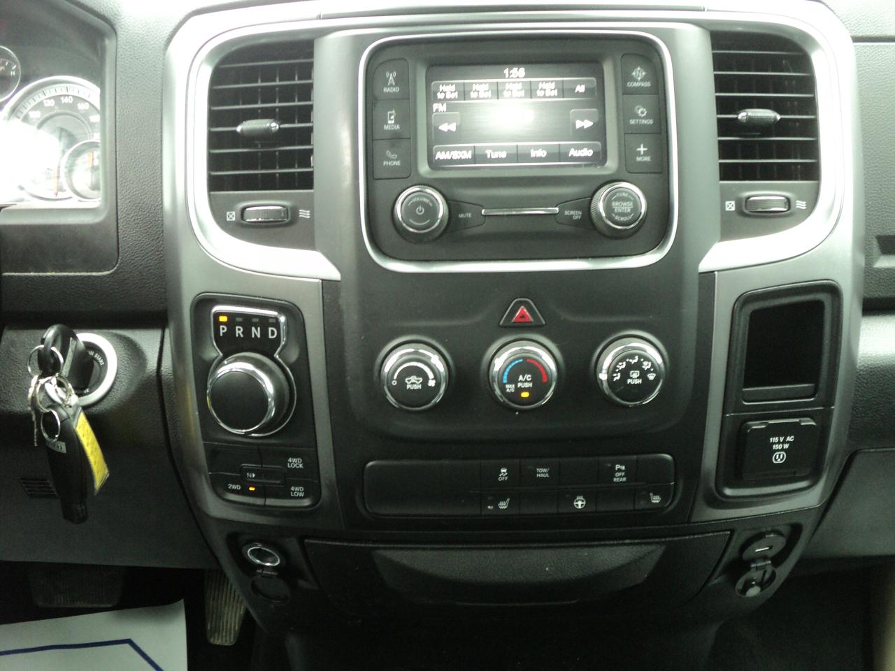 2022 RAM 1500 Classic SLT CrewCab 4x4 3.6L6cyl 5'7"Box HeatedSeats - Photo #19