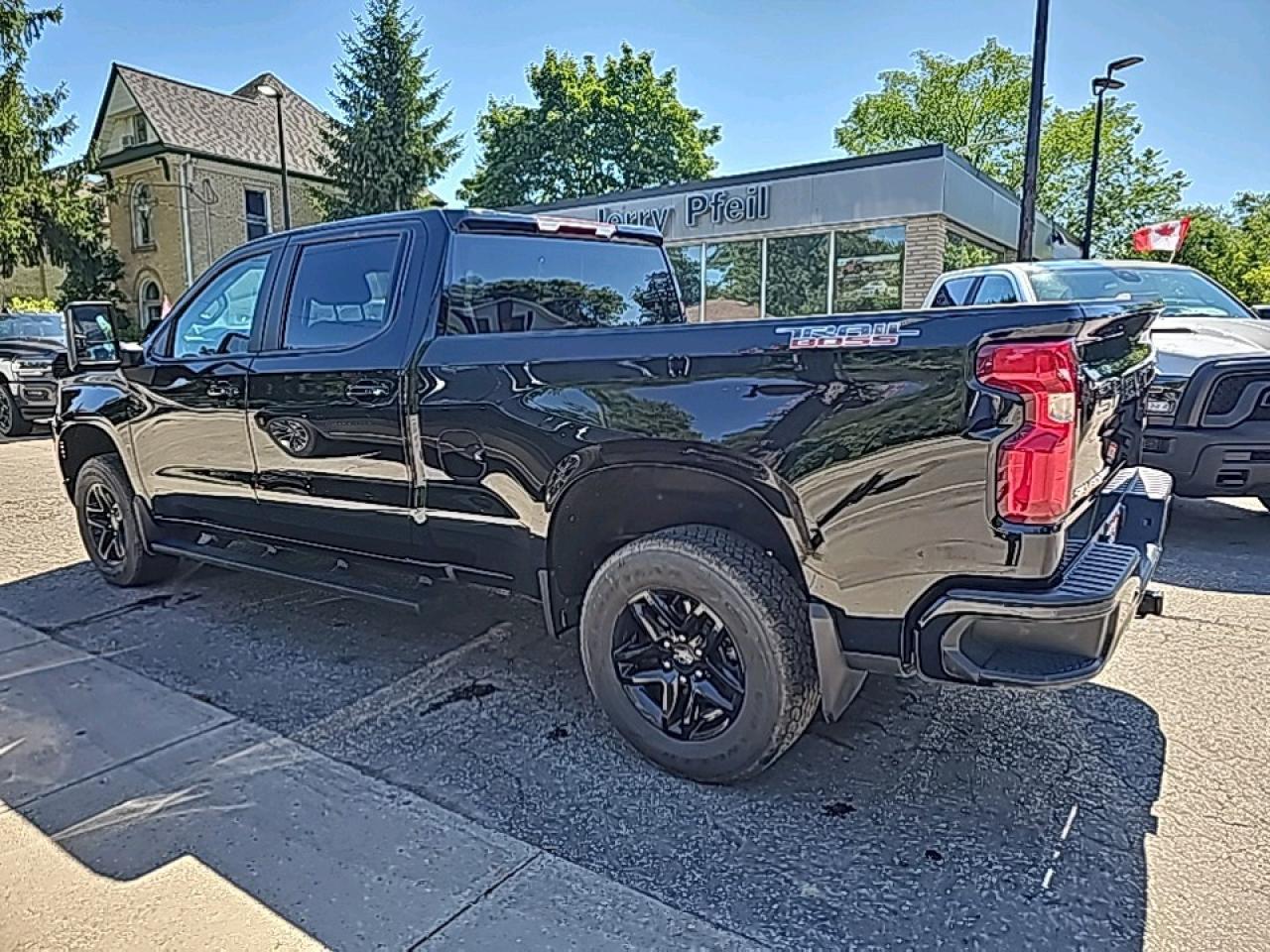 2023 Chevrolet Silverado 1500 LT Trail Boss Duramax diesel Photo