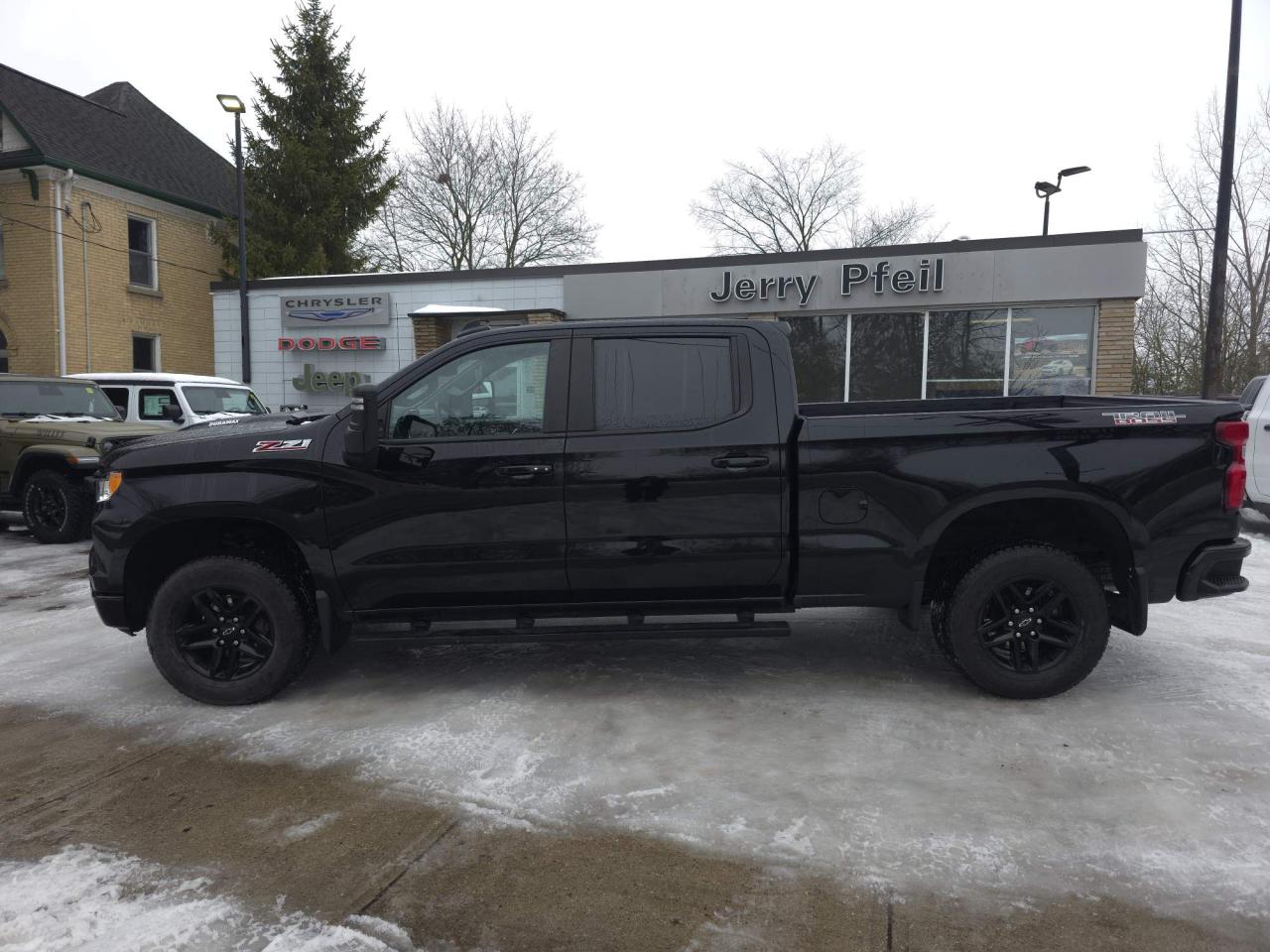 2023 Chevrolet Silverado 1500 LT Trail Boss DURAMAX DIESEL! LOW KMS! Photo