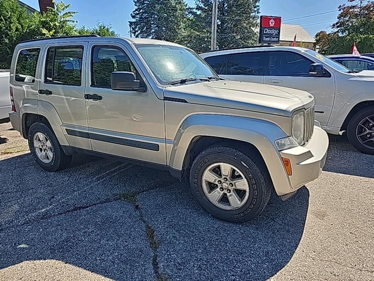 2009 Jeep Liberty Sport LOW KMS!!! AS-IS Photo4