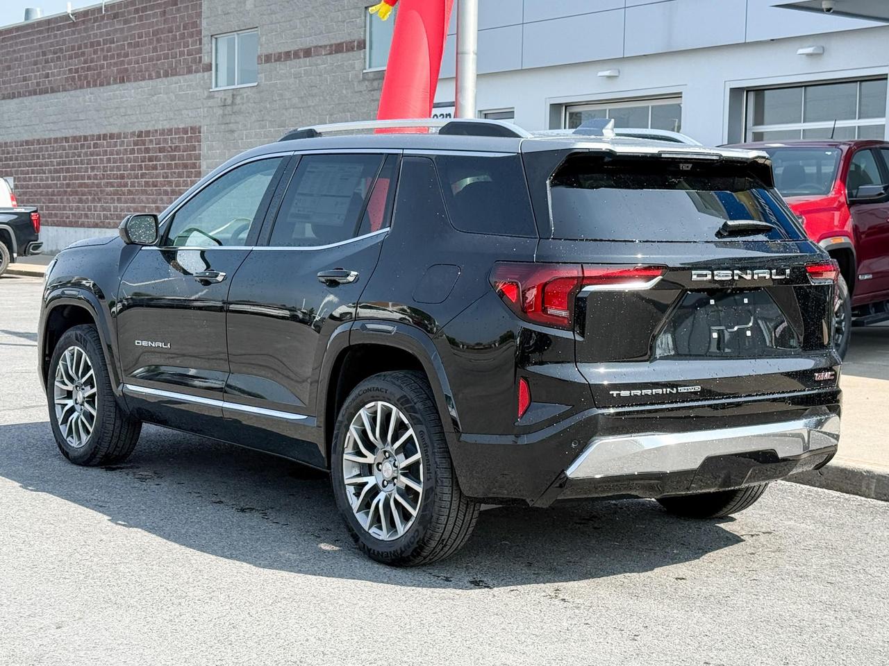 2026 GMC Terrain Denali 1.5L 4 CYL WITH REMOTE START/ENTRY, SUNROOF, HEATED/VENTILATED SEATS, HEATED STEERING WHEEL, ADAPTIVE CRUISE CONTROL, BOSE SOUND SYSTEM, APPLE CARPLAY AND ANDROID AUTO Photo