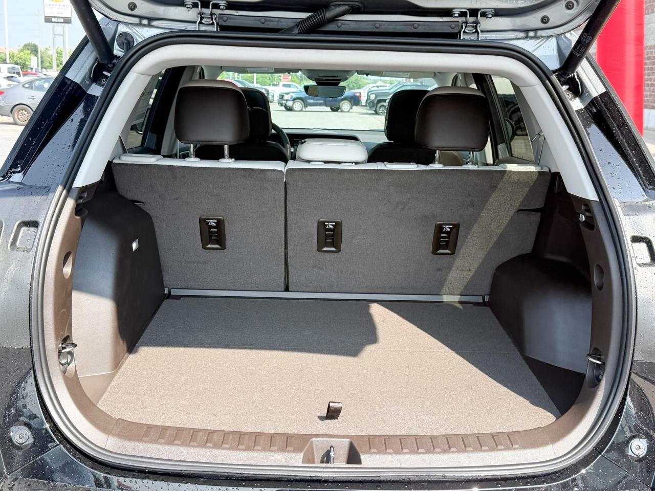 2026 GMC Terrain Denali 1.5L 4 CYL WITH REMOTE START/ENTRY, SUNROOF, HEATED/VENTILATED SEATS, HEATED STEERING WHEEL, ADAPTIVE CRUISE CONTROL, BOSE SOUND SYSTEM, APPLE CARPLAY AND ANDROID AUTO Photo