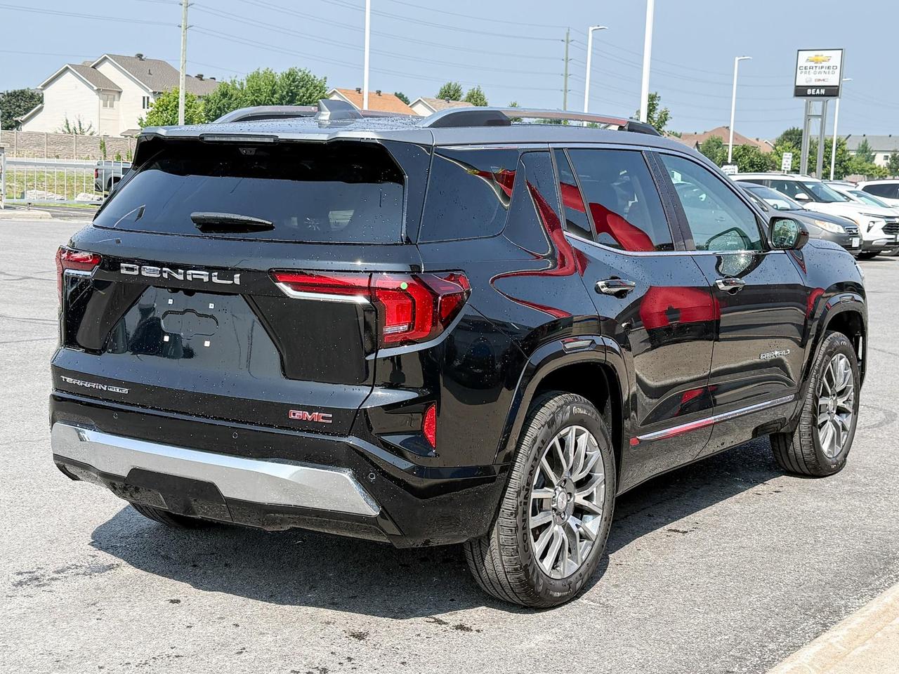 2026 GMC Terrain Denali 1.5L 4 CYL WITH REMOTE START/ENTRY, SUNROOF, HEATED/VENTILATED SEATS, HEATED STEERING WHEEL, ADAPTIVE CRUISE CONTROL, BOSE SOUND SYSTEM, APPLE CARPLAY AND ANDROID AUTO Photo