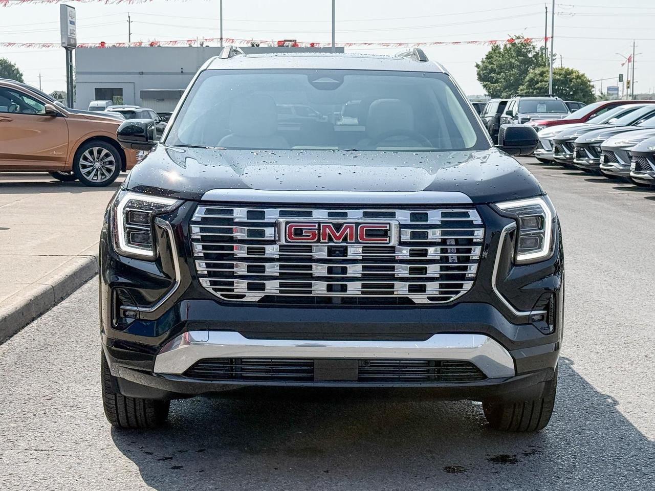 2026 GMC Terrain Denali 1.5L 4 CYL WITH REMOTE START/ENTRY, SUNROOF, HEATED/VENTILATED SEATS, HEATED STEERING WHEEL, ADAPTIVE CRUISE CONTROL, BOSE SOUND SYSTEM, APPLE CARPLAY AND ANDROID AUTO Photo