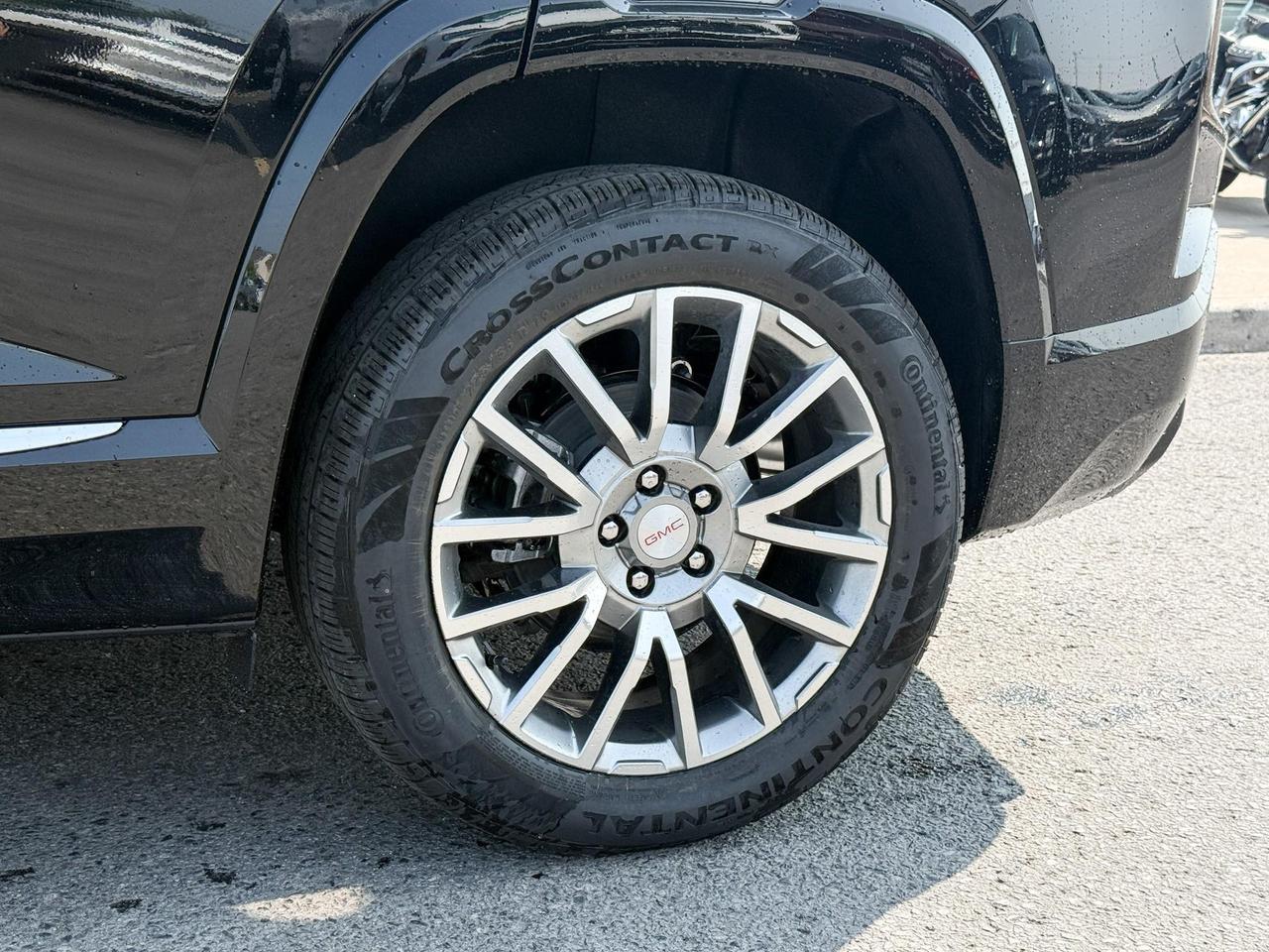2026 GMC Terrain Denali 1.5L 4 CYL WITH REMOTE START/ENTRY, SUNROOF, HEATED/VENTILATED SEATS, HEATED STEERING WHEEL, ADAPTIVE CRUISE CONTROL, BOSE SOUND SYSTEM, APPLE CARPLAY AND ANDROID AUTO Photo