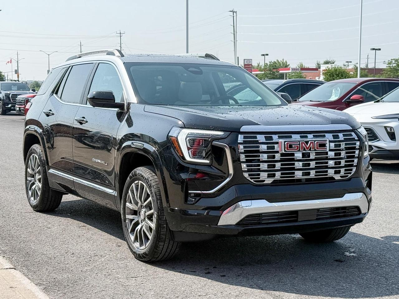 2026 GMC Terrain Denali 1.5L 4 CYL WITH REMOTE START/ENTRY, SUNROOF, HEATED/VENTILATED SEATS, HEATED STEERING WHEEL, ADAPTIVE CRUISE CONTROL, BOSE SOUND SYSTEM, APPLE CARPLAY AND ANDROID AUTO Photo