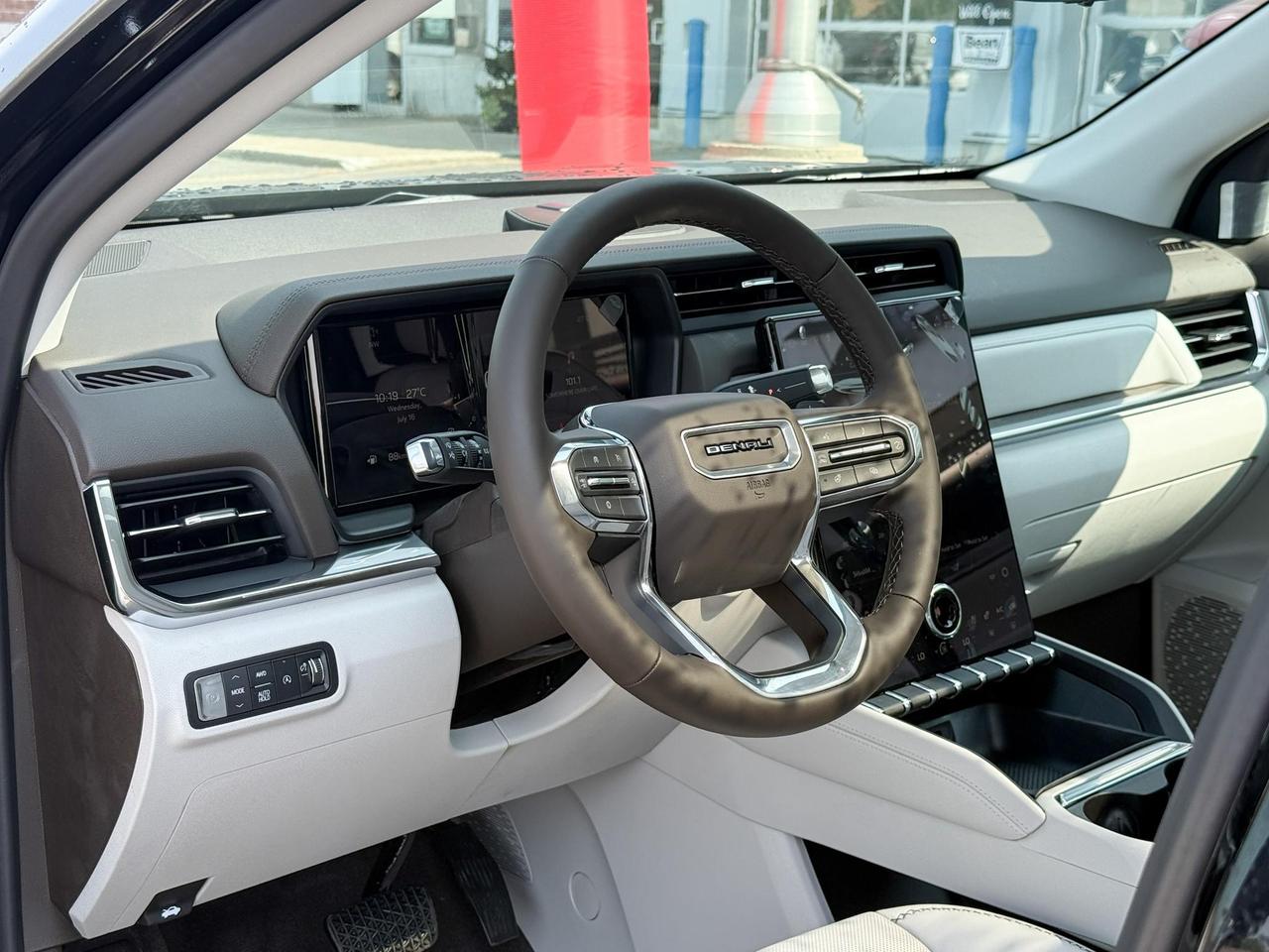 2026 GMC Terrain Denali 1.5L 4 CYL WITH REMOTE START/ENTRY, SUNROOF, HEATED/VENTILATED SEATS, HEATED STEERING WHEEL, ADAPTIVE CRUISE CONTROL, BOSE SOUND SYSTEM, APPLE CARPLAY AND ANDROID AUTO Photo