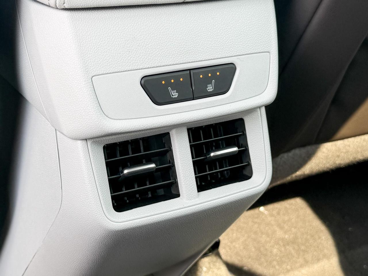 2026 GMC Terrain Denali 1.5L 4 CYL WITH REMOTE START/ENTRY, SUNROOF, HEATED/VENTILATED SEATS, HEATED STEERING WHEEL, ADAPTIVE CRUISE CONTROL, BOSE SOUND SYSTEM, APPLE CARPLAY AND ANDROID AUTO Photo