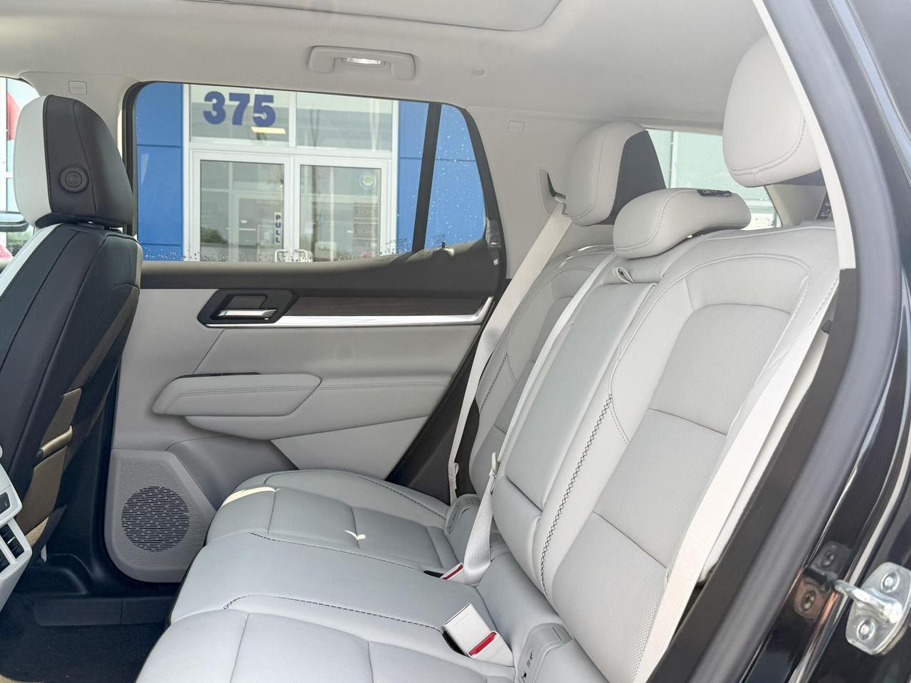 2026 GMC Terrain Denali 1.5L 4 CYL WITH REMOTE START/ENTRY, SUNROOF, HEATED/VENTILATED SEATS, HEATED STEERING WHEEL, ADAPTIVE CRUISE CONTROL, BOSE SOUND SYSTEM, APPLE CARPLAY AND ANDROID AUTO Photo