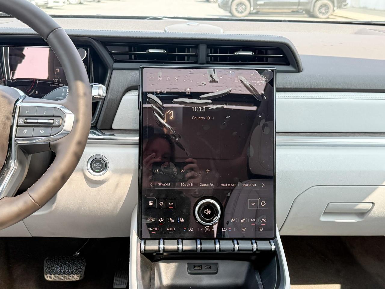 2026 GMC Terrain Denali 1.5L 4 CYL WITH REMOTE START/ENTRY, SUNROOF, HEATED/VENTILATED SEATS, HEATED STEERING WHEEL, ADAPTIVE CRUISE CONTROL, BOSE SOUND SYSTEM, APPLE CARPLAY AND ANDROID AUTO Photo