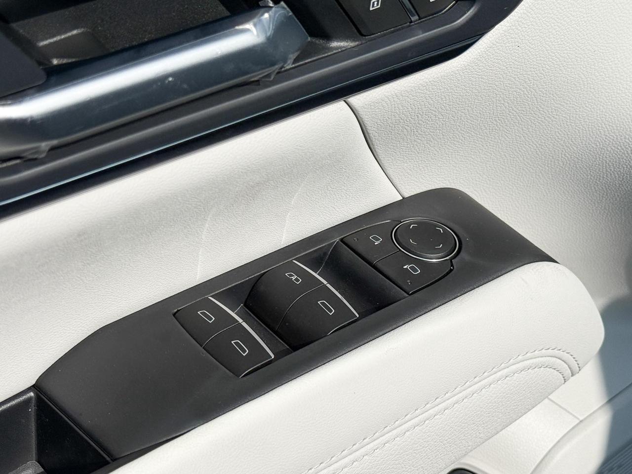 2026 GMC Terrain Denali 1.5L 4 CYL WITH REMOTE START/ENTRY, SUNROOF, HEATED/VENTILATED SEATS, HEATED STEERING WHEEL, ADAPTIVE CRUISE CONTROL, BOSE SOUND SYSTEM, APPLE CARPLAY AND ANDROID AUTO Photo