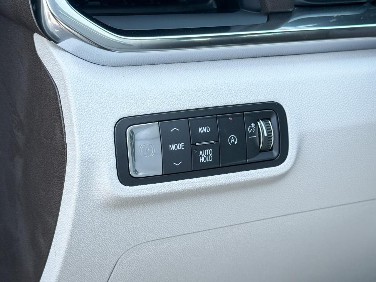 2026 GMC Terrain Denali 1.5L 4 CYL WITH REMOTE START/ENTRY, SUNROOF, HEATED/VENTILATED SEATS, HEATED STEERING WHEEL, ADAPTIVE CRUISE CONTROL, BOSE SOUND SYSTEM, APPLE CARPLAY AND ANDROID AUTO Photo