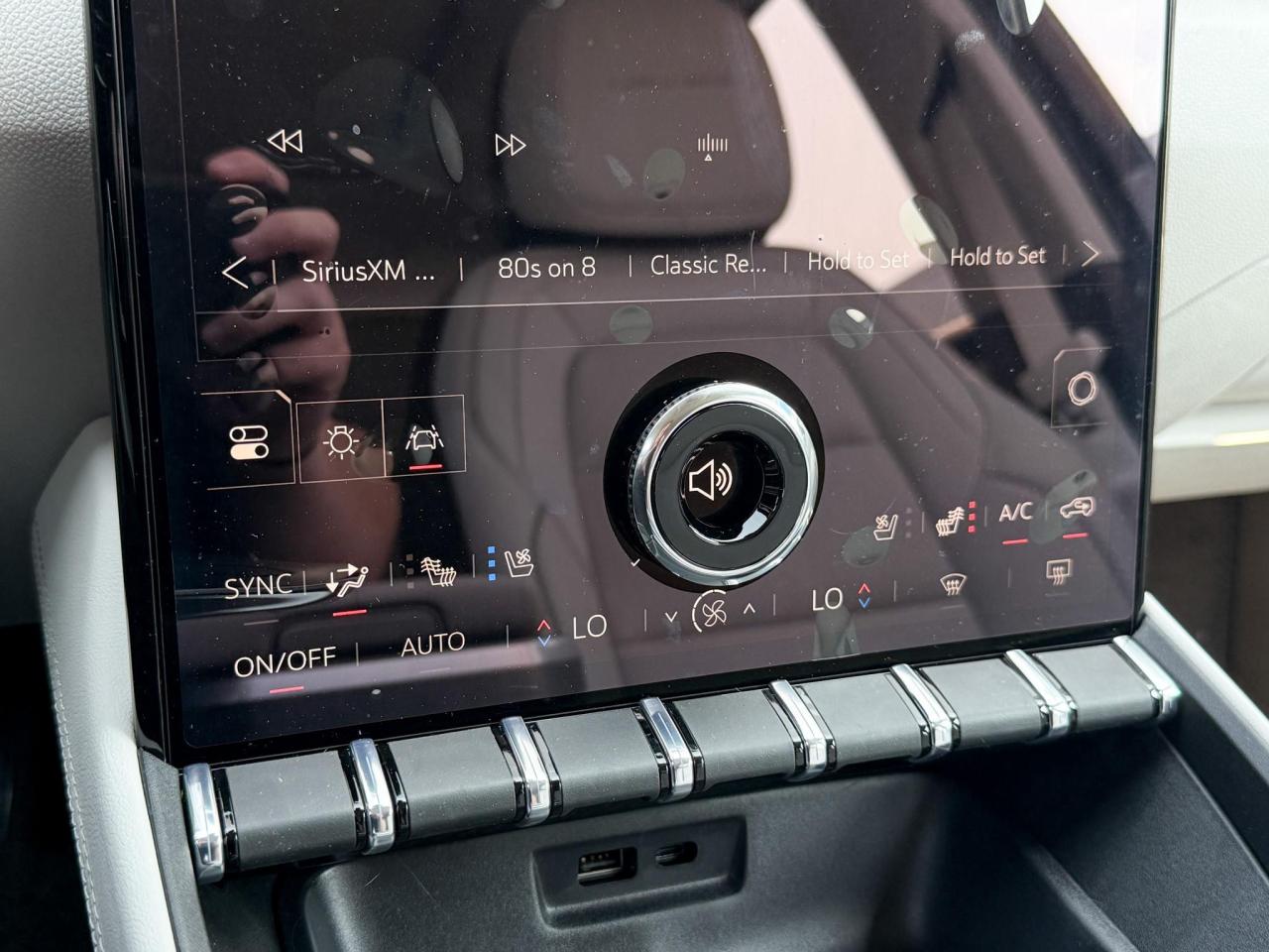 2026 GMC Terrain Denali 1.5L 4 CYL WITH REMOTE START/ENTRY, SUNROOF, HEATED/VENTILATED SEATS, HEATED STEERING WHEEL, ADAPTIVE CRUISE CONTROL, BOSE SOUND SYSTEM, APPLE CARPLAY AND ANDROID AUTO Photo