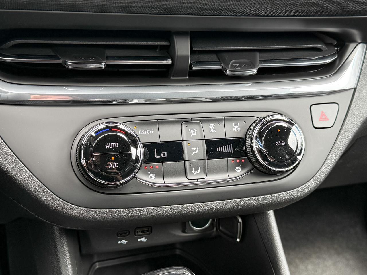 2025 Buick Envista Preferred 1.2L 3CYL WITH REMOTE START/ENTRY, HEATED SEATS, HEATED STEERING WHEEL, HD REAR VISION CAMERA, ANDROID AUTO AND APPLE CARPLAY Photo