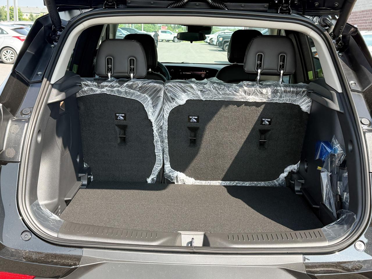 2026 Buick Encore GX Preferred 1.3L 3CYL WITH REMOTE START/ENTRY, HEATED SEATS, HEATED STEERING WHEEL, HD SURROUND VISION, POWER LIFTGATE Photo4