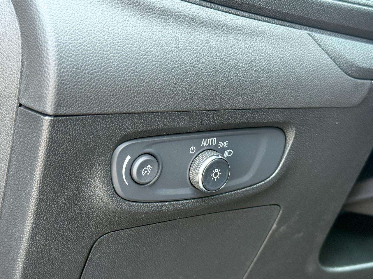 2026 Buick Encore GX Preferred 1.3L 3CYL WITH REMOTE START/ENTRY, HEATED SEATS, HEATED STEERING WHEEL, HD SURROUND VISION, POWER LIFTGATE Photo