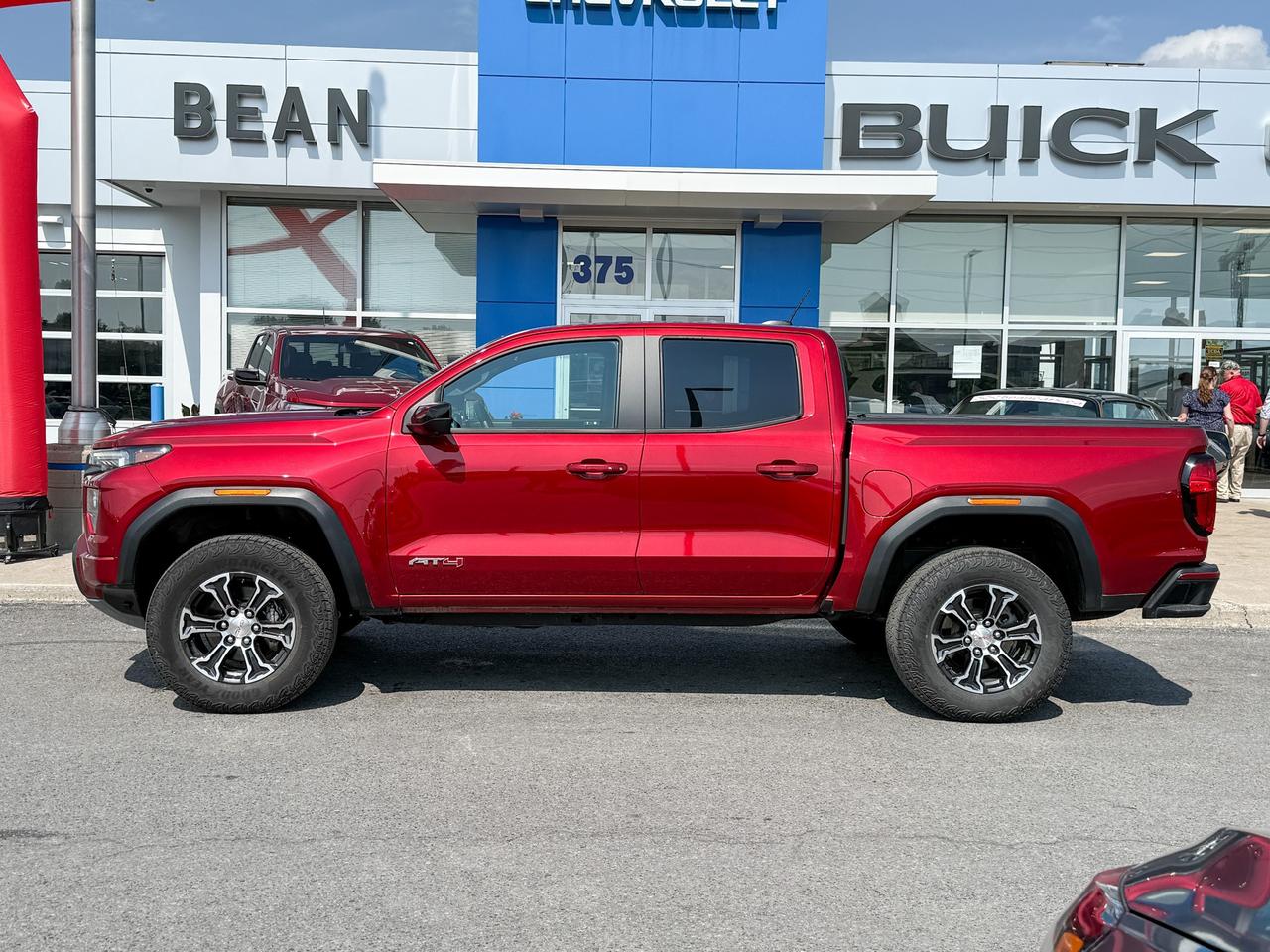2024 GMC Canyon 2.7L 4CYL AT4 4X4 WITH OEM 2" FACTORY LIFT, HEATED LEATHER SEATS, HEATED STEERING WHEEL, REMOTE VEHICLE START, TRAILER BRAKE CONTROLLER Photo