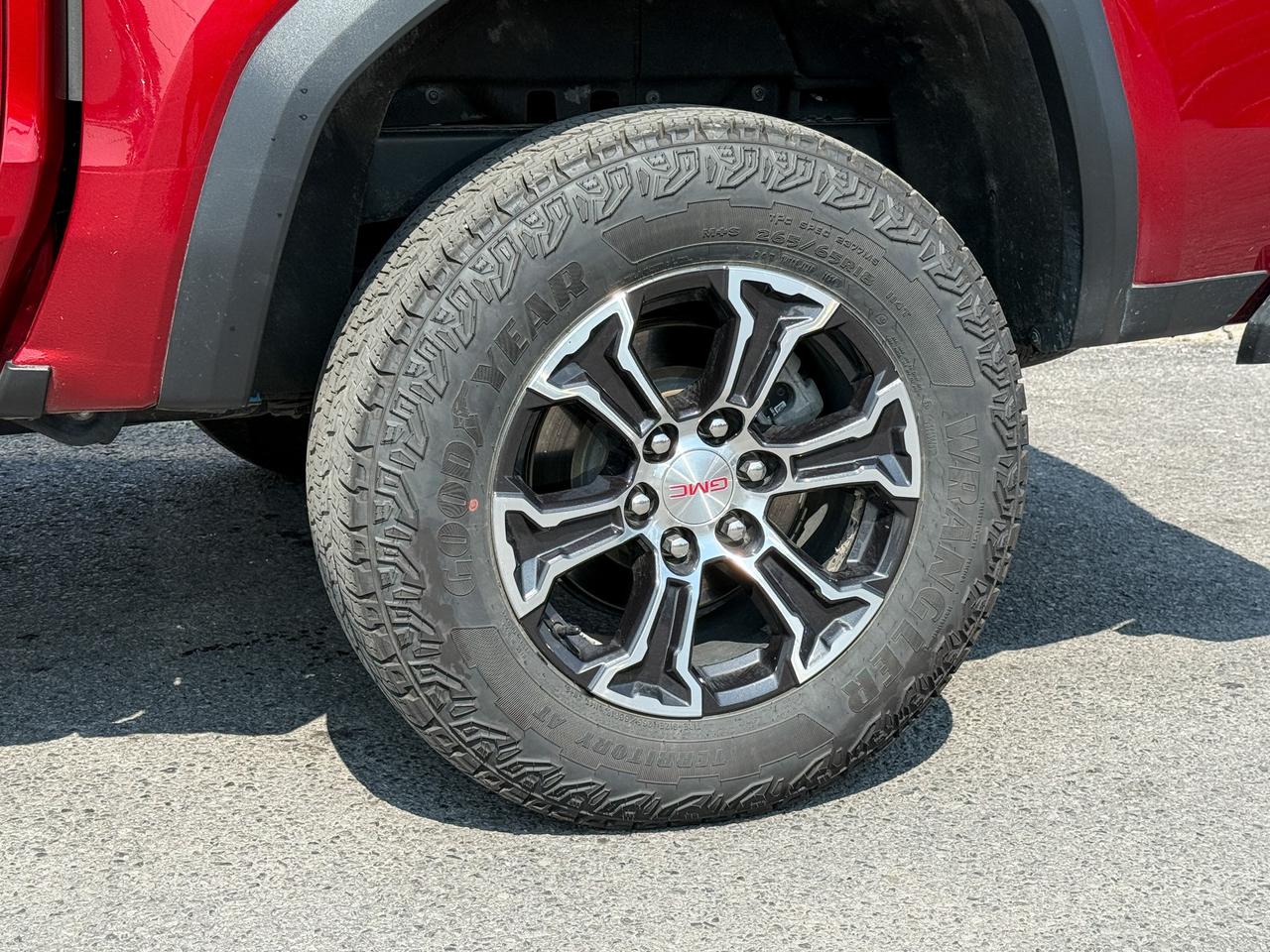 2024 GMC Canyon 2.7L 4CYL AT4 4X4 WITH OEM 2" FACTORY LIFT, HEATED LEATHER SEATS, HEATED STEERING WHEEL, REMOTE VEHICLE START, TRAILER BRAKE CONTROLLER Photo