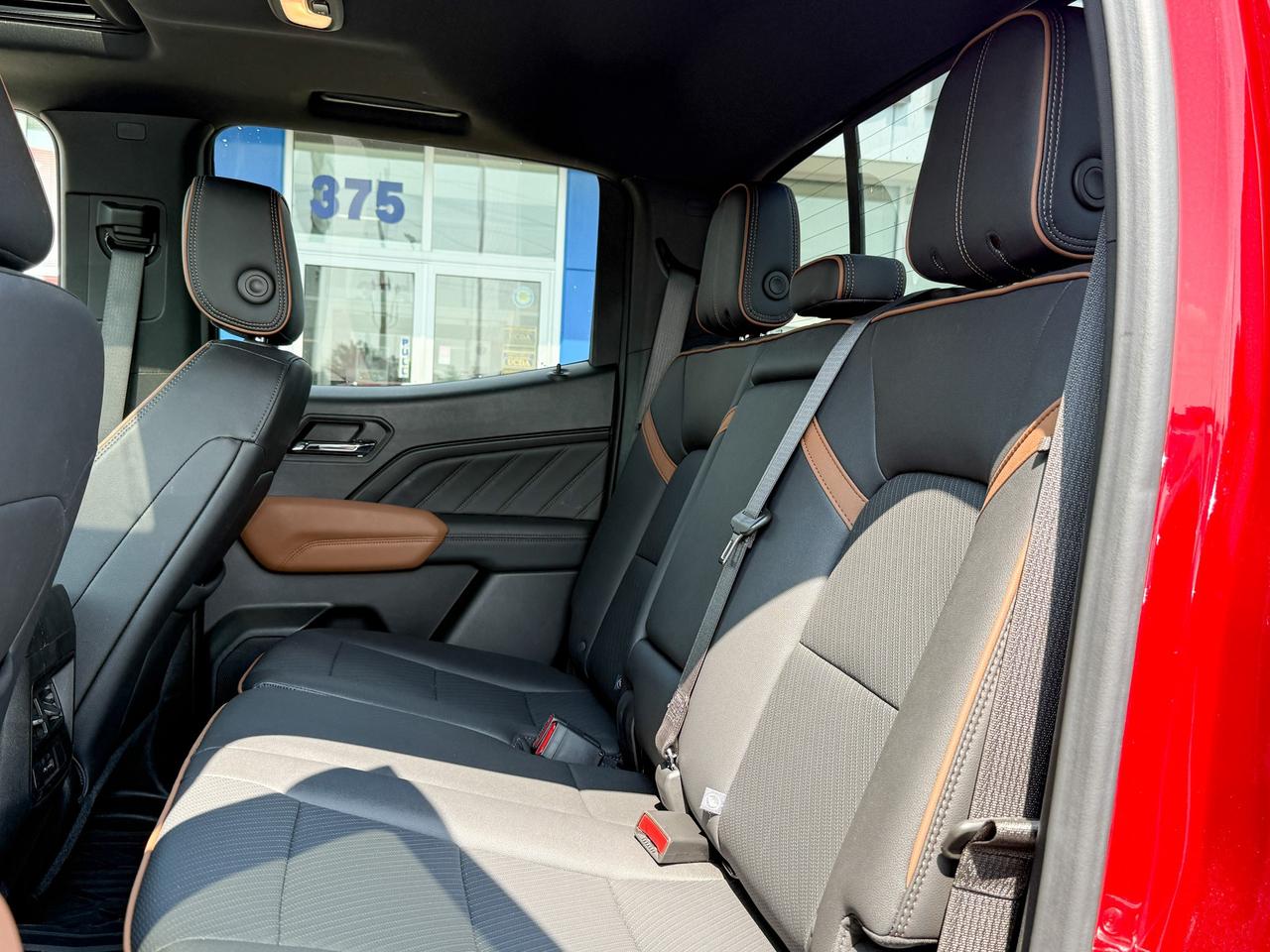 2024 GMC Canyon 2.7L 4CYL AT4 4X4 WITH OEM 2" FACTORY LIFT, HEATED LEATHER SEATS, HEATED STEERING WHEEL, REMOTE VEHICLE START, TRAILER BRAKE CONTROLLER Photo